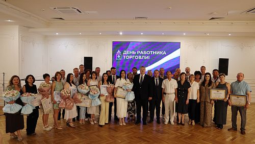 Преподаватели АГПК получили почетные награды за вклад в проведение конкурса "Лучший по профессии"
