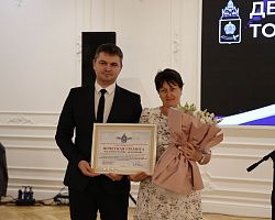 Преподаватели АГПК получили почетные награды за вклад в проведение конкурса "Лучший по профессии"