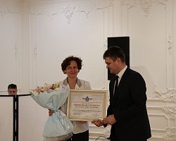 Преподаватели АГПК получили почетные награды за вклад в проведение конкурса "Лучший по профессии"